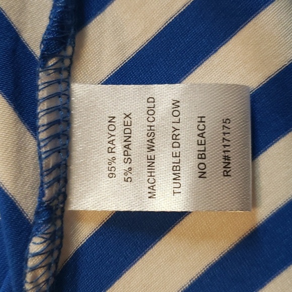 Parker & Quinn NWT short sleeve blue/ivory striped top with knotted hem - Picture 5 of 6